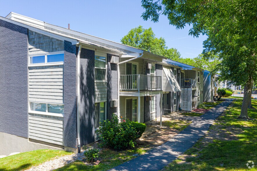 South Winds 24 Rolling Green Dr Fall River MA 02720 Apartment Finder