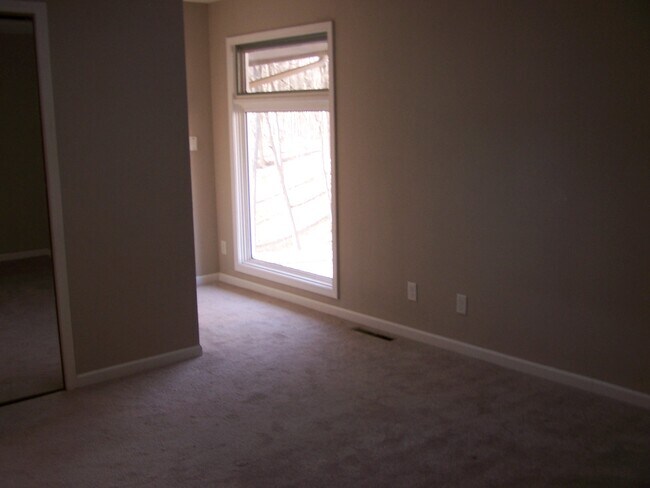 master bedroom - 1527 Myrtle Dr