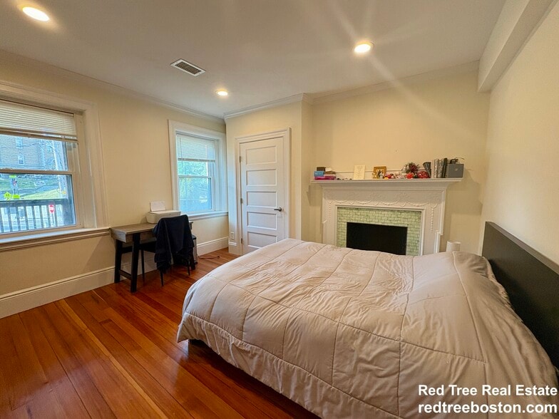 Building Photo - 1616 Beacon St