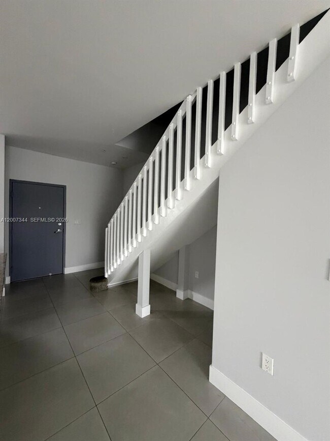 Building Photo - 381 E 50th St