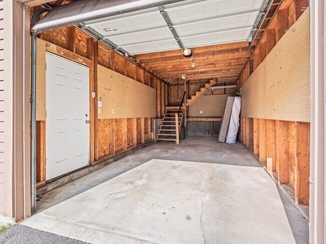 Building Photo - 76 Bancroft St