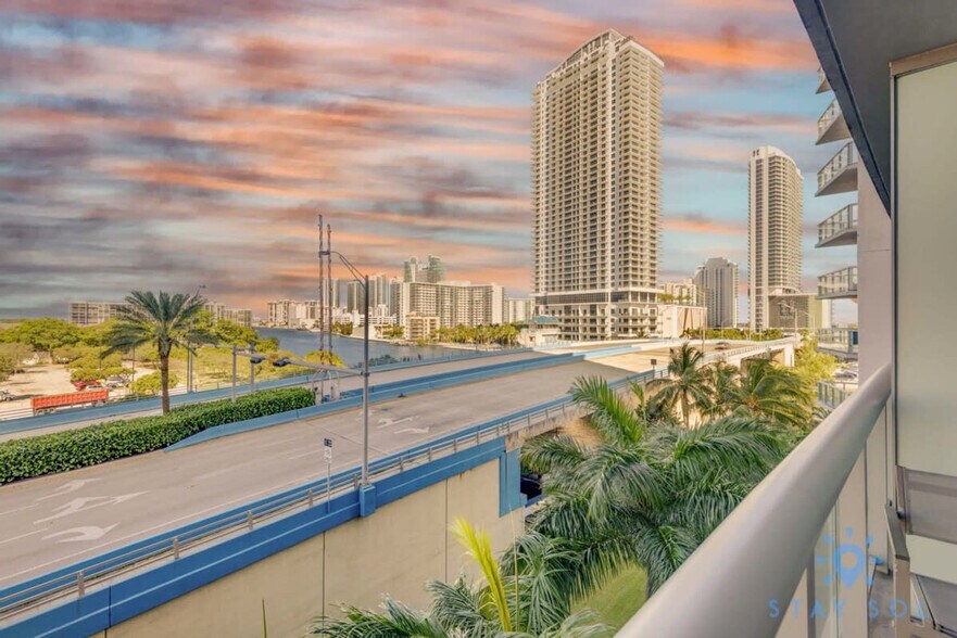 Building Photo - 2602 E Hallandale Beach Blvd
