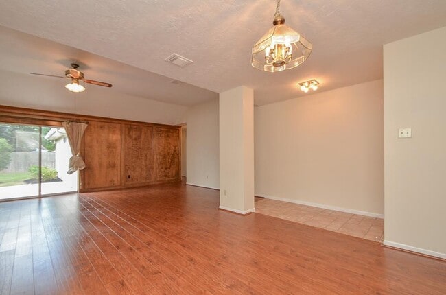 Building Photo - 1035 Western Meadows Dr