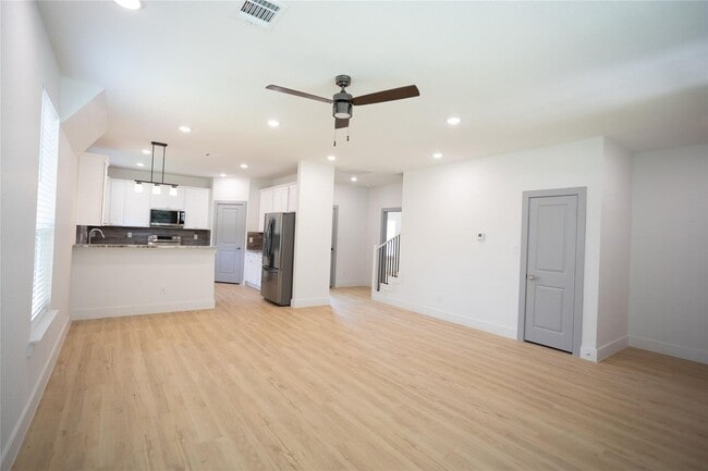 Building Photo - 3817 Winfield Ave