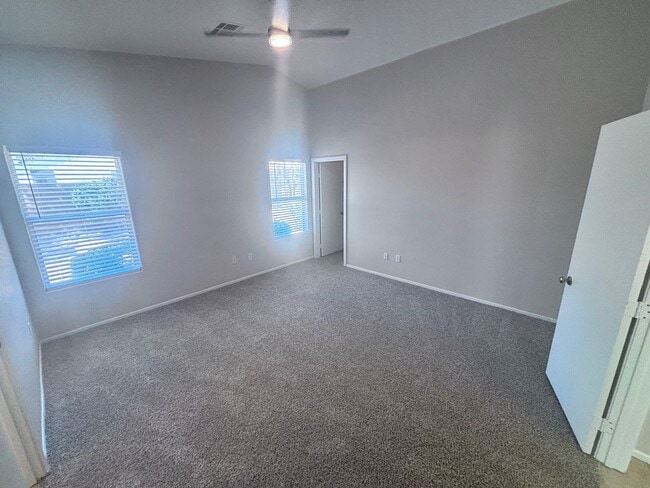 Building Photo - GREAT SINGLE STORY WITH 3 BEDS & 2 BATHS IN GATED COMMUNITY!