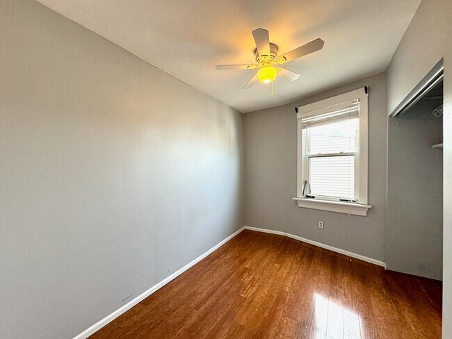 Building Photo - 4 Bed/2 bath UC Rental On Victor + Parking...