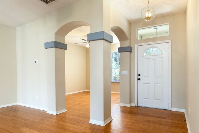 Building Photo - PRISTINE 3/2 one story home in Errol Estates!