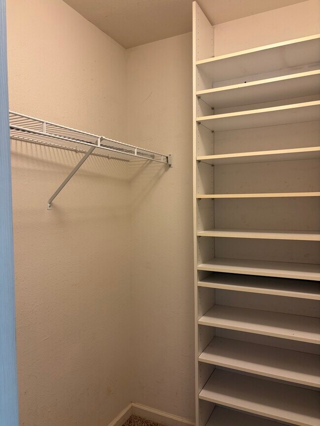 Building Photo - West County 4th/ 3Bth Townhome