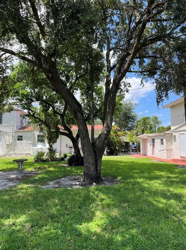 Building Photo - 6028 SW 27th St