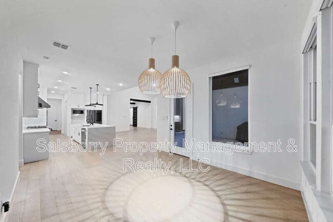 Building Photo - 1790 Coopers Hawk Dr