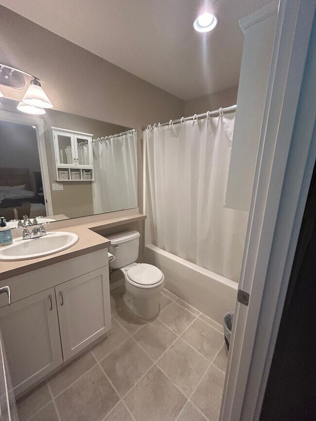 Building Photo - 2106 Yakima Ct S