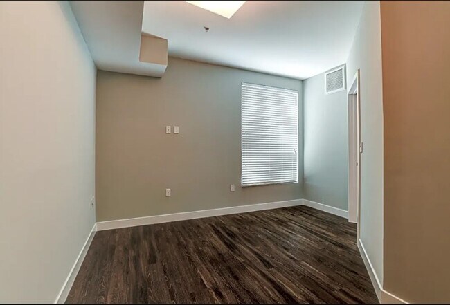 Interior Photo - NOHO5500