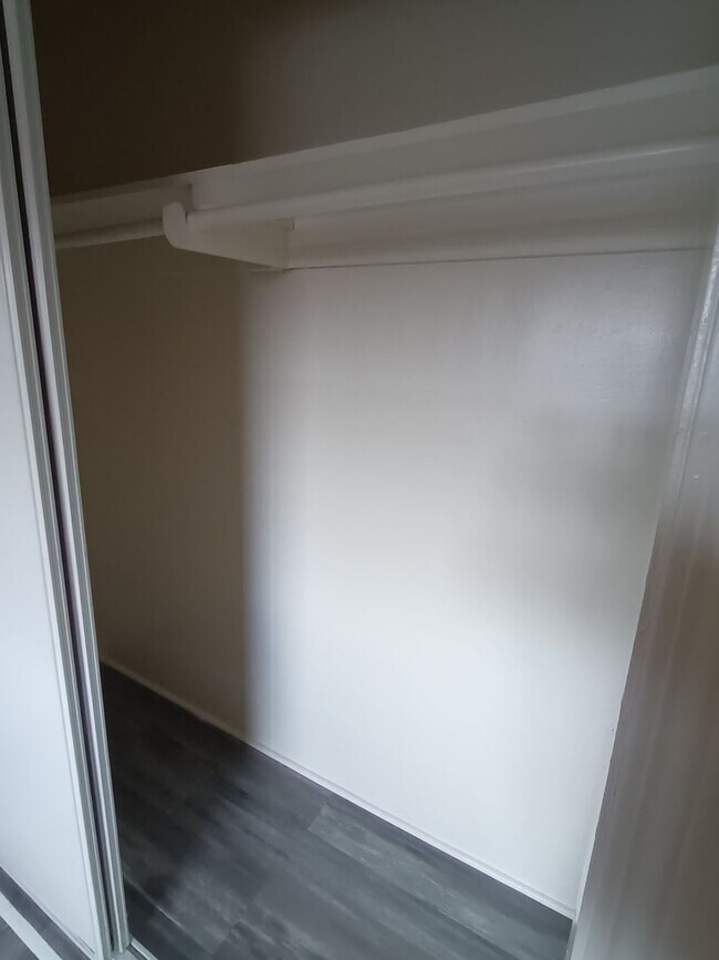 Building Photo - Welcome to SkyView Villa & Somerset Apartments!