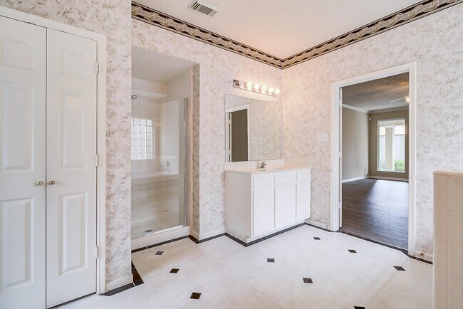 Building Photo - 17323 Jackson Pines Dr