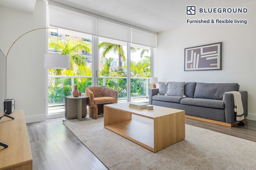 Primary Photo - 16950 N Bay Rd