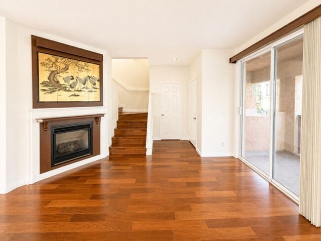 Building Photo - 910 Camino De La Reina