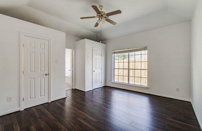 Building Photo - 2518 Trotter Dr