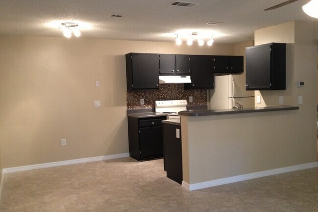 Building Photo - 629 Dory Ln