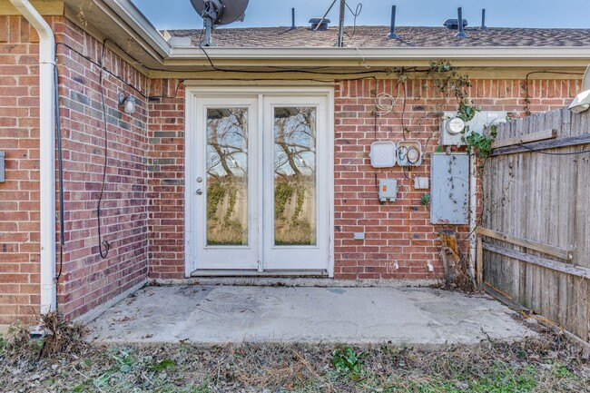 Building Photo - Dynamite Duplex in Arlington - Great Space!