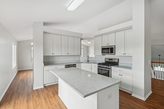 Building Photo - 2333 Summerlin Dr