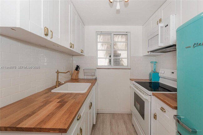 Building Photo - 530 15th St