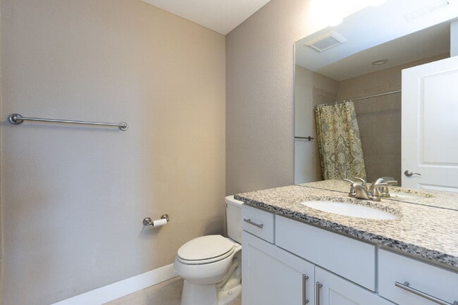 Building Photo - 6bd/4.5 bath home in Southwest Longmont!