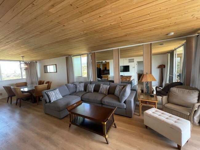 Building Photo - Royal Kahana Top Floor 2 bed/2bath