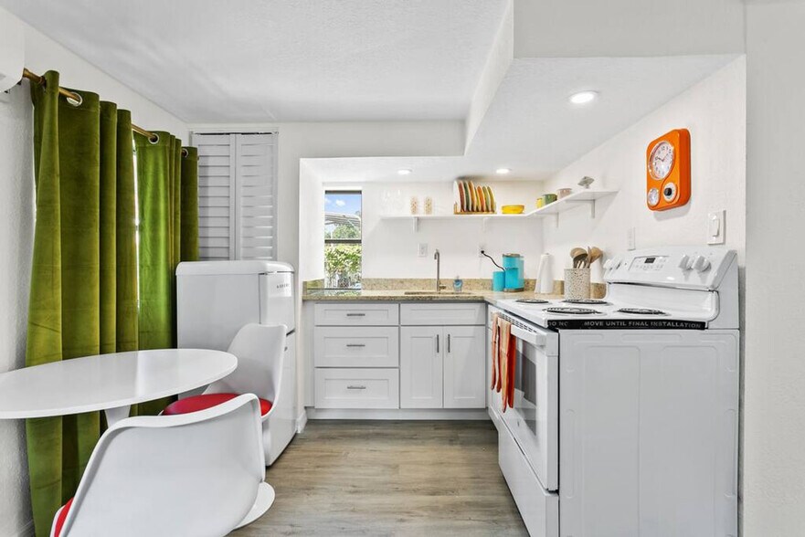 Building Photo - 5708 N Suwanee Ave