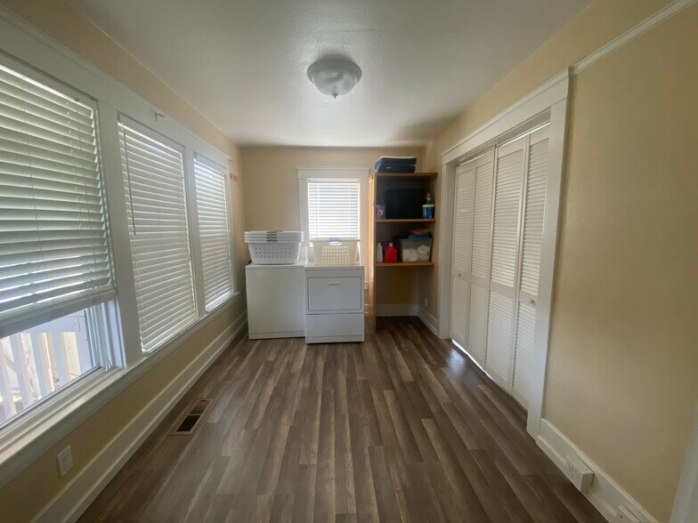 Building Photo - 315 Monroe St