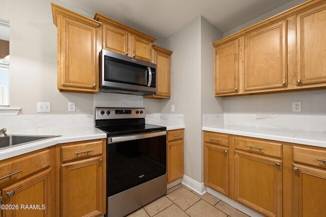 Building Photo - 412 Crest Cir