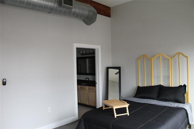 Building Photo - 2502 Live Oak St