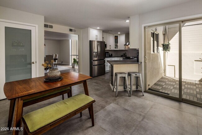 Building Photo - 8633 E Monterosa Ave