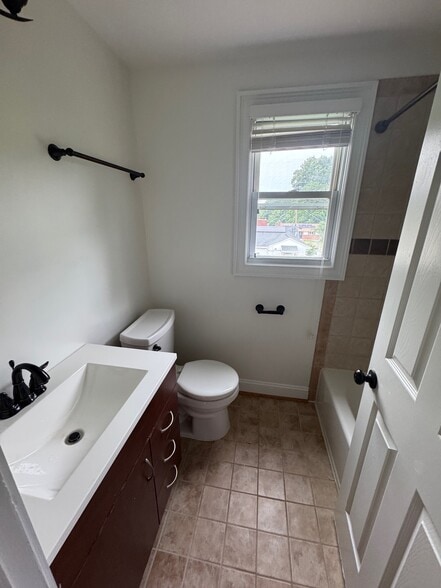 Building Photo - 12720 Feldon St