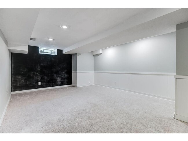 Building Photo - 1588 W Highland Pkwy