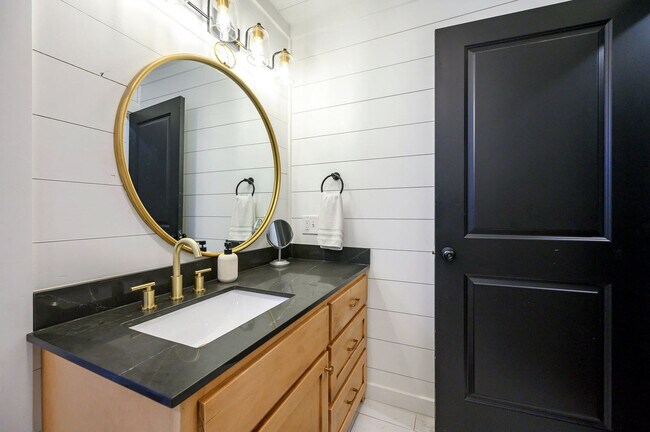 Building Photo - 47 White Pne Rd