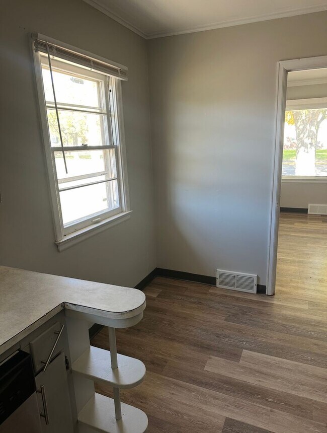 Building Photo - JP409-411 E. Bismark