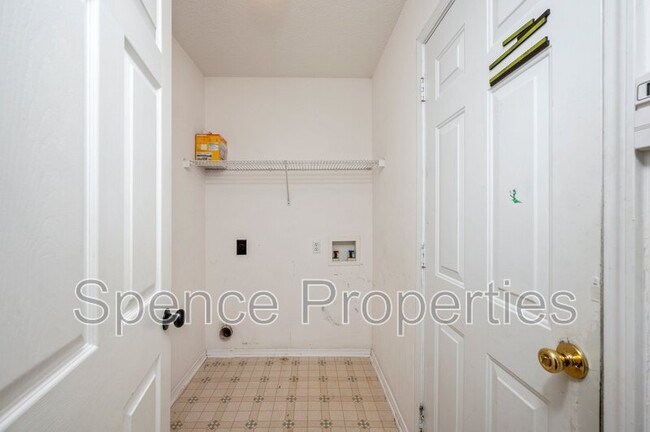 Building Photo - 809 Travis Ct