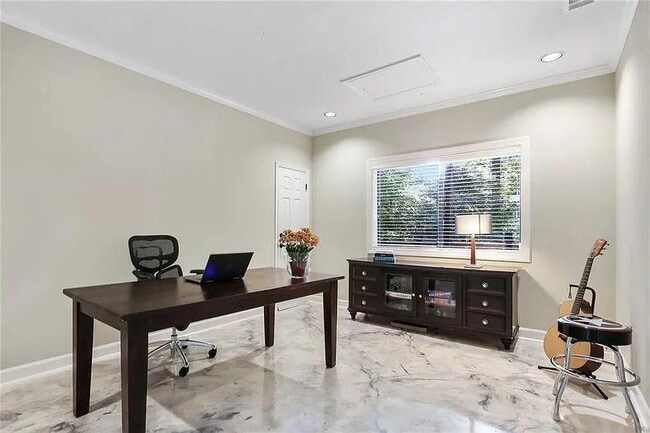 Building Photo - 930 Manchester Pl NW