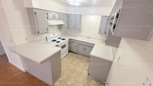 Building Photo - 2425 Westholme Blvd