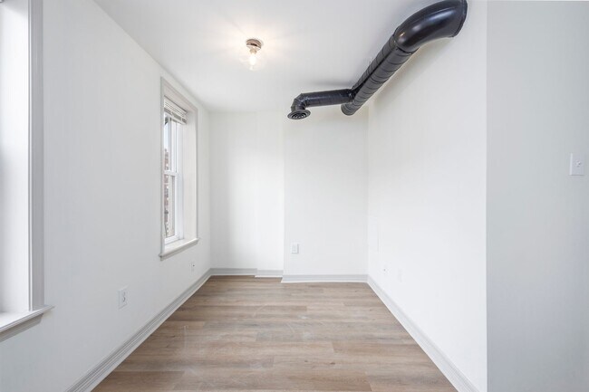 Building Photo - 2335 N 30th St