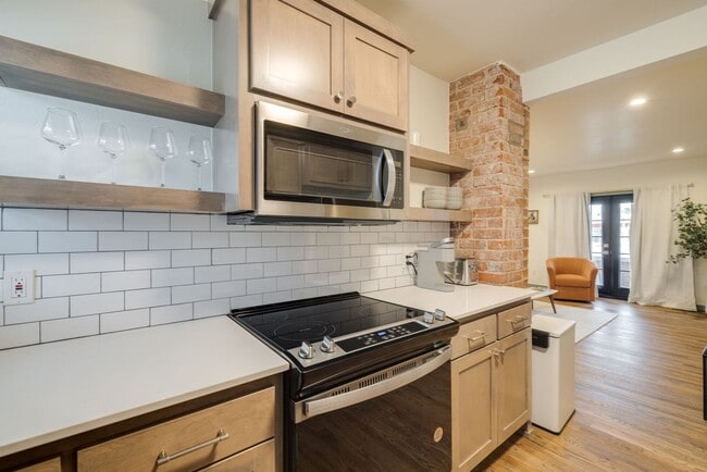 Building Photo - Welcome to this charmingly updated 2 Bedroom 1 Bathroom Bungalow Located in the Historic Jefferso...