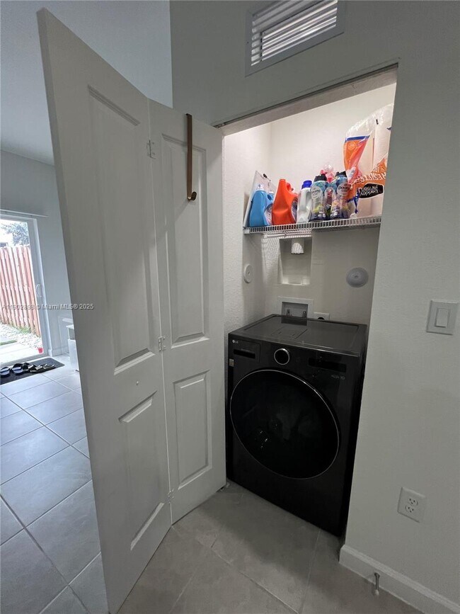 Building Photo - 12142 NW 24th Ct