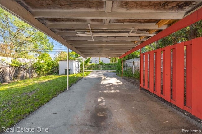 Building Photo - 842 E 10 Mile Rd