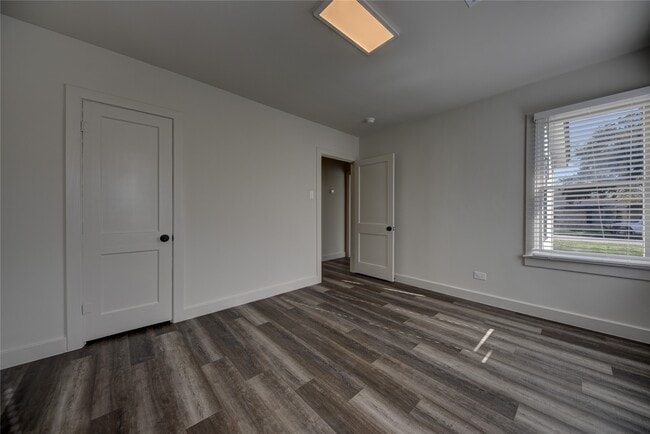 Building Photo - 1311 Higgins St