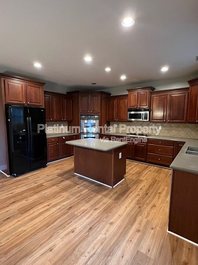 Building Photo - 7170 Belcrest Dr