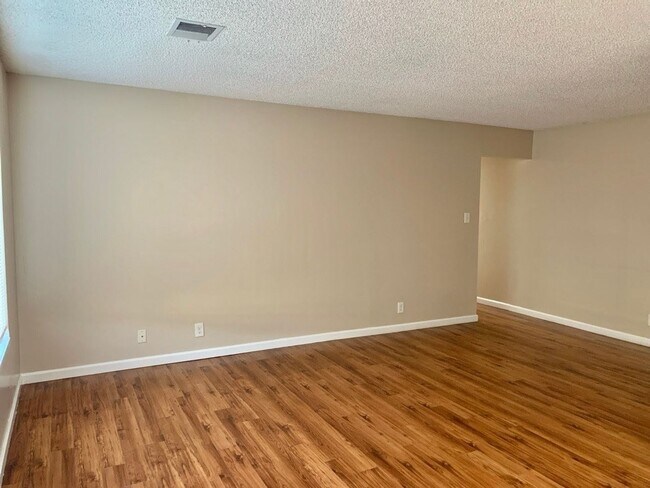 Building Photo - 2 Bedroom 1 Bathroom Condo in Antioch - AVAILABLE NOW !!