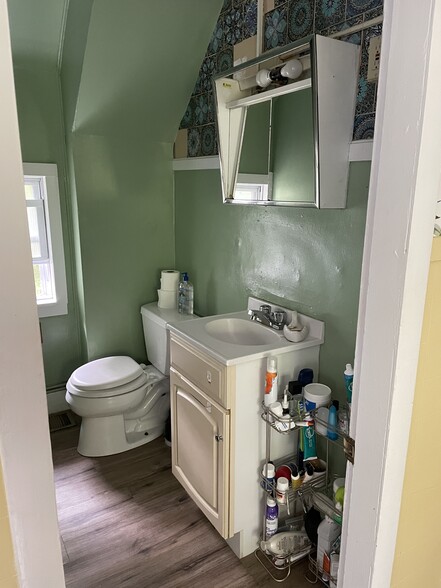 Building Photo - 6 Narragansett St