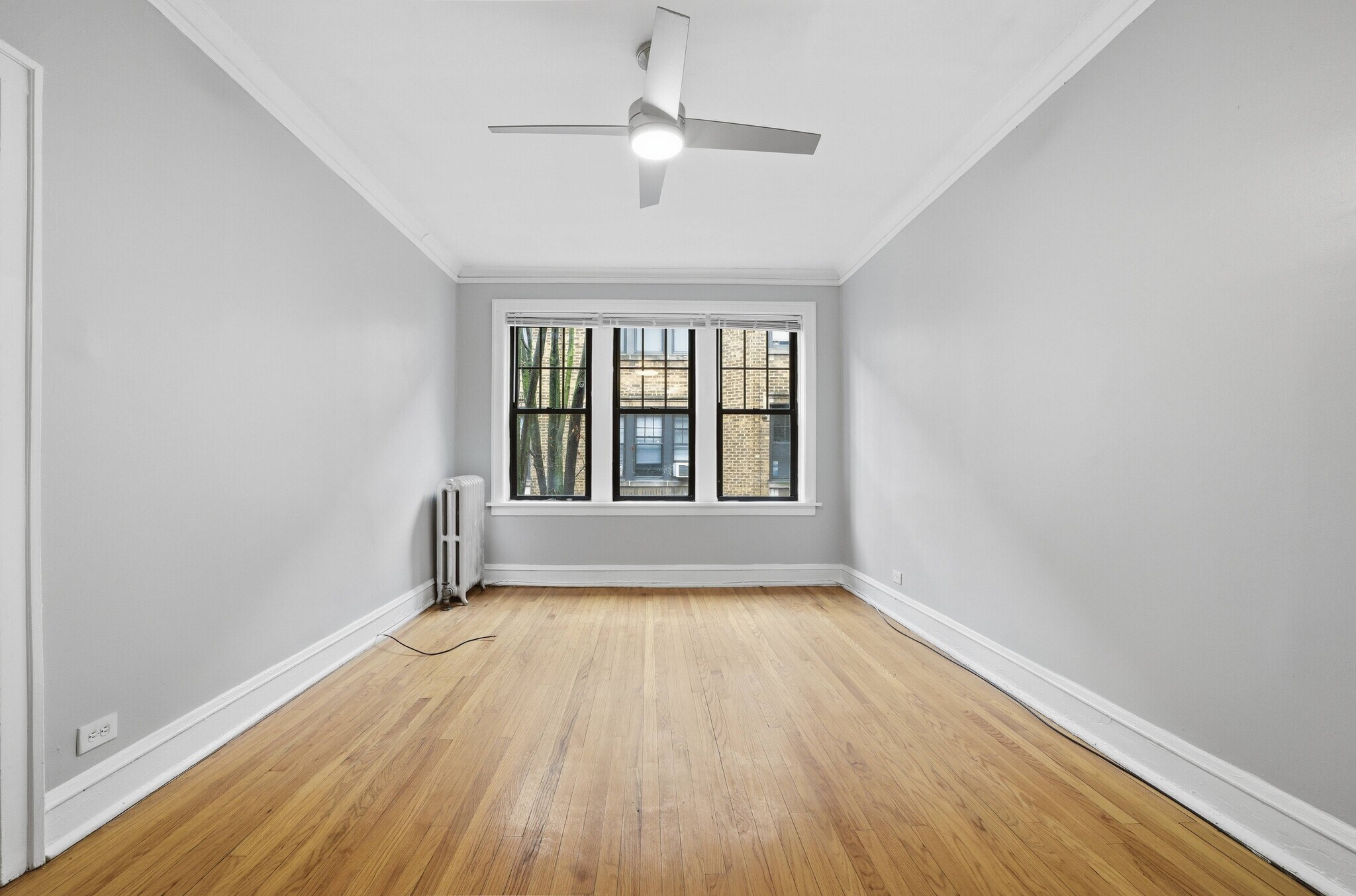 Building Photo - 2336 W Addison St