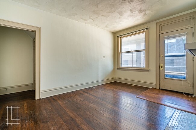 Building Photo - 35 Lundy St