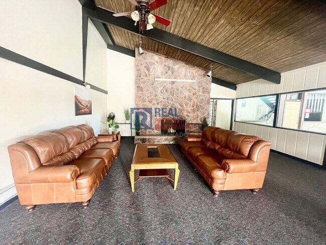 Building Photo - 392 W Rockrimmon Blvd